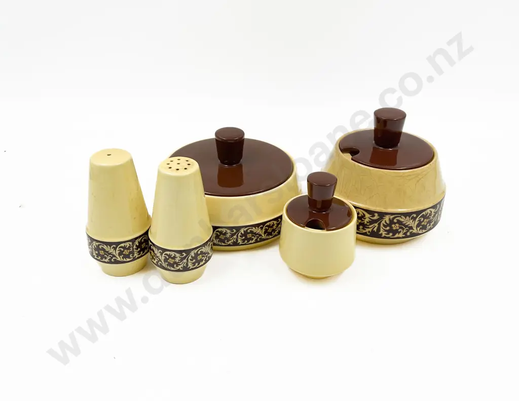 Quantity of Assorted Carlton Ware Image 1++