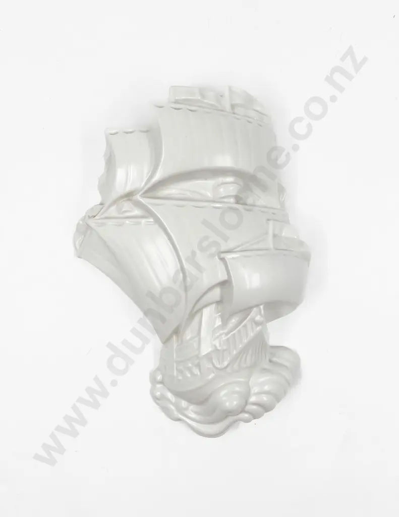 Ship Form Wall Pocket Image 1++