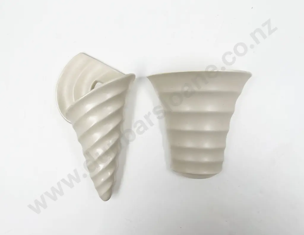 Beswick Wall Pocket (faults) Image 1++