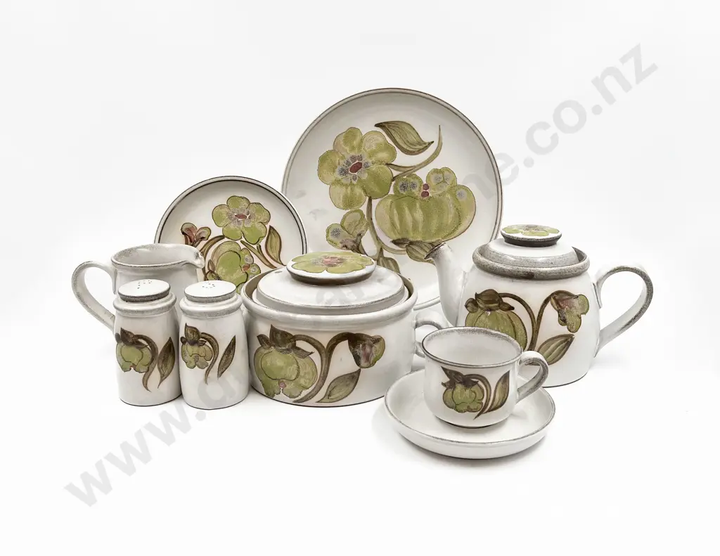 Denby Part Dinner Set Image 1++