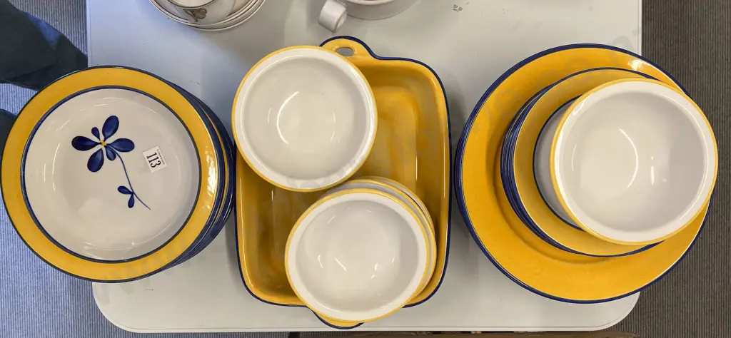 Temuka Part Dinner Set Image 1++