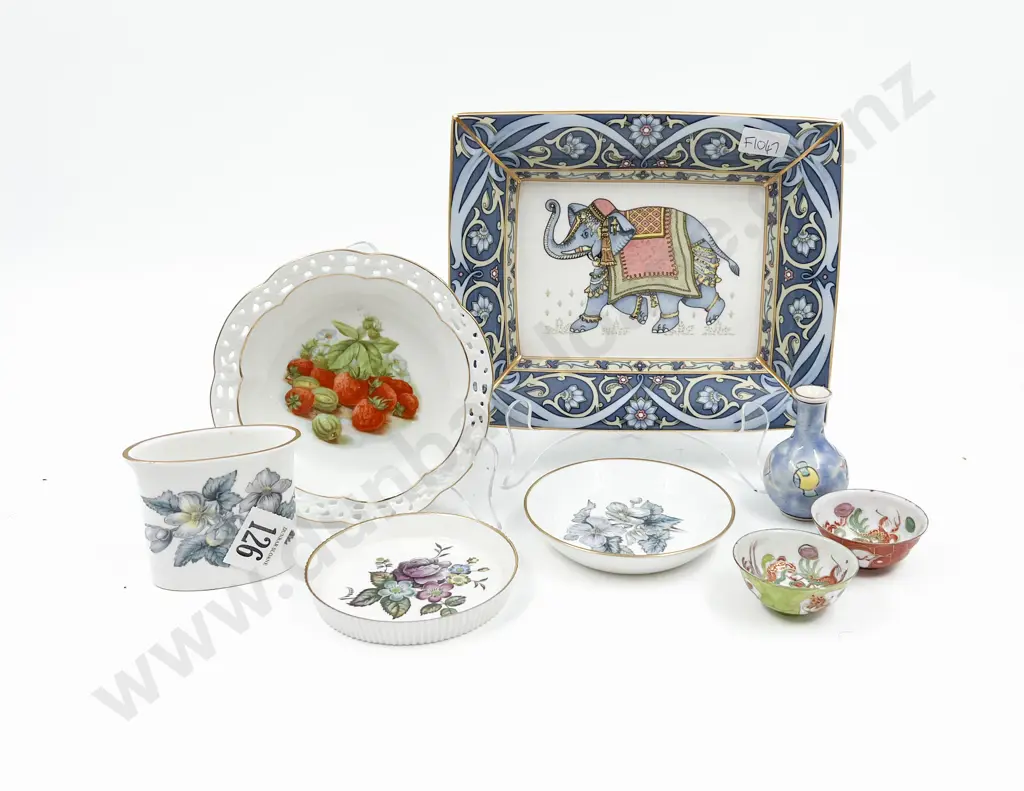 Small Quantity of Assorted Fancy China Including Worcester Image 1++
