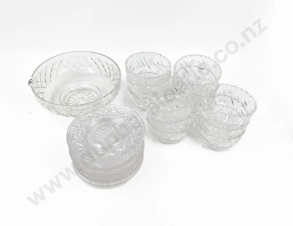 Quantity of Assorted Crystal Image 1++
