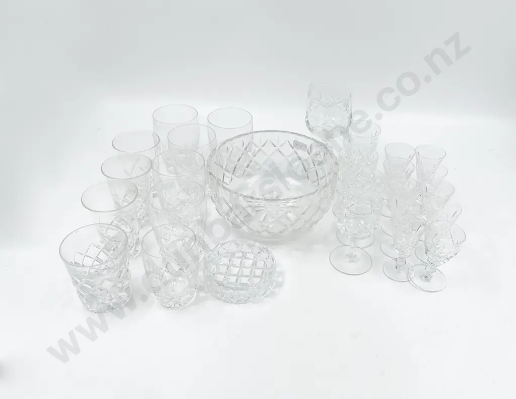 Quantity of Assorted Crystal Image 1++