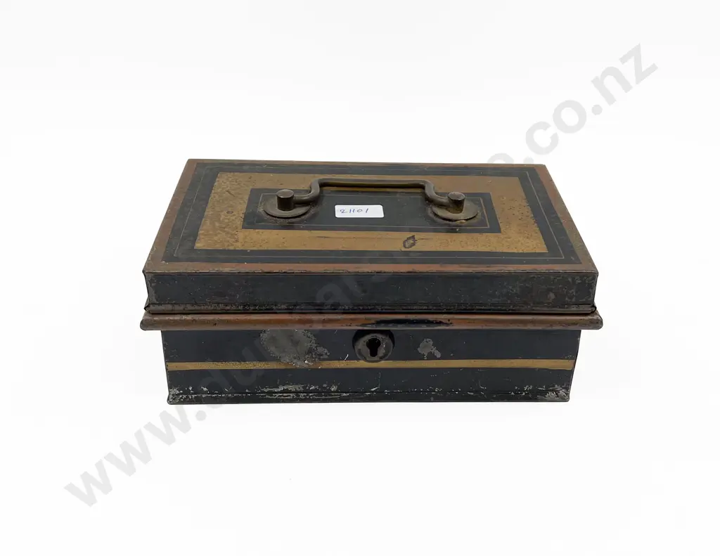 Vintage Tin Cashbox Image 1++