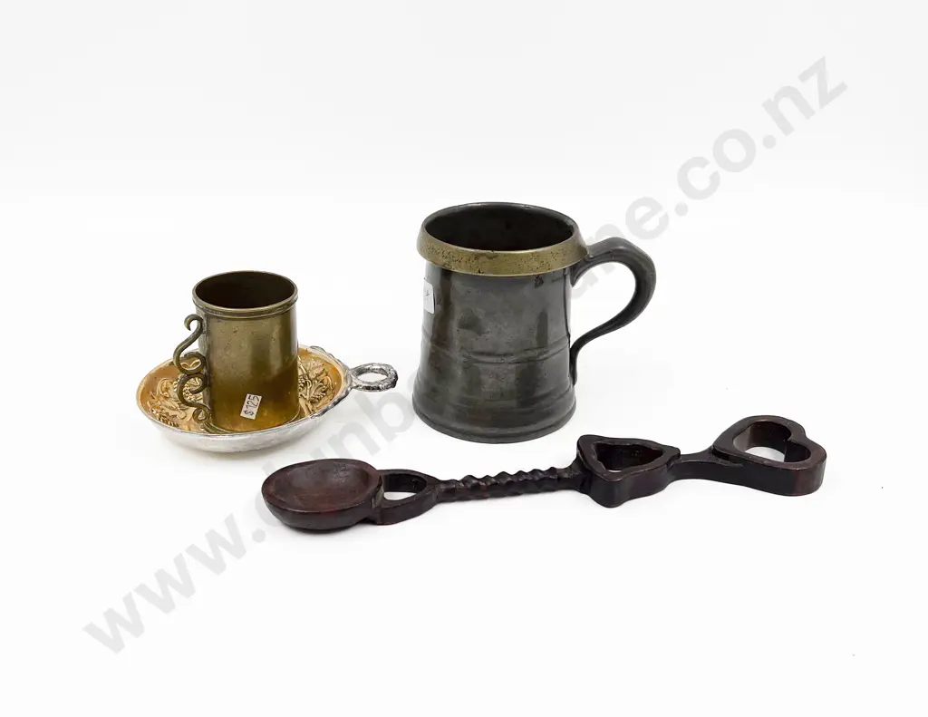 Small Quantity of Assorted Including Pewter Mug Image 1++