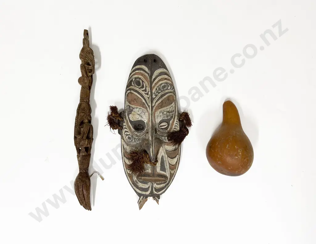 Papua New Guinea Shell Mask With Bilum Bag And Other Image 1++