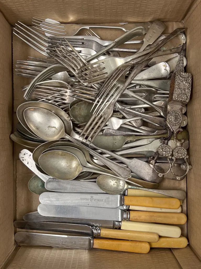 Box of Assorted Cutlery etc Image 1++