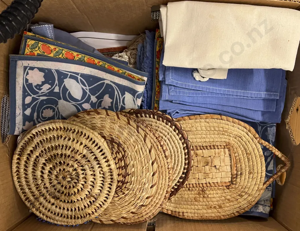 Box of Assorted Placemats etc Image 1++