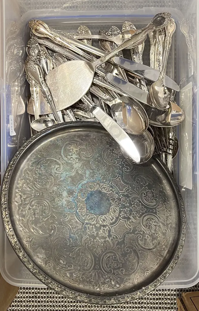 Box of Assorted S/P Cutlery with Small Tray Image 1++
