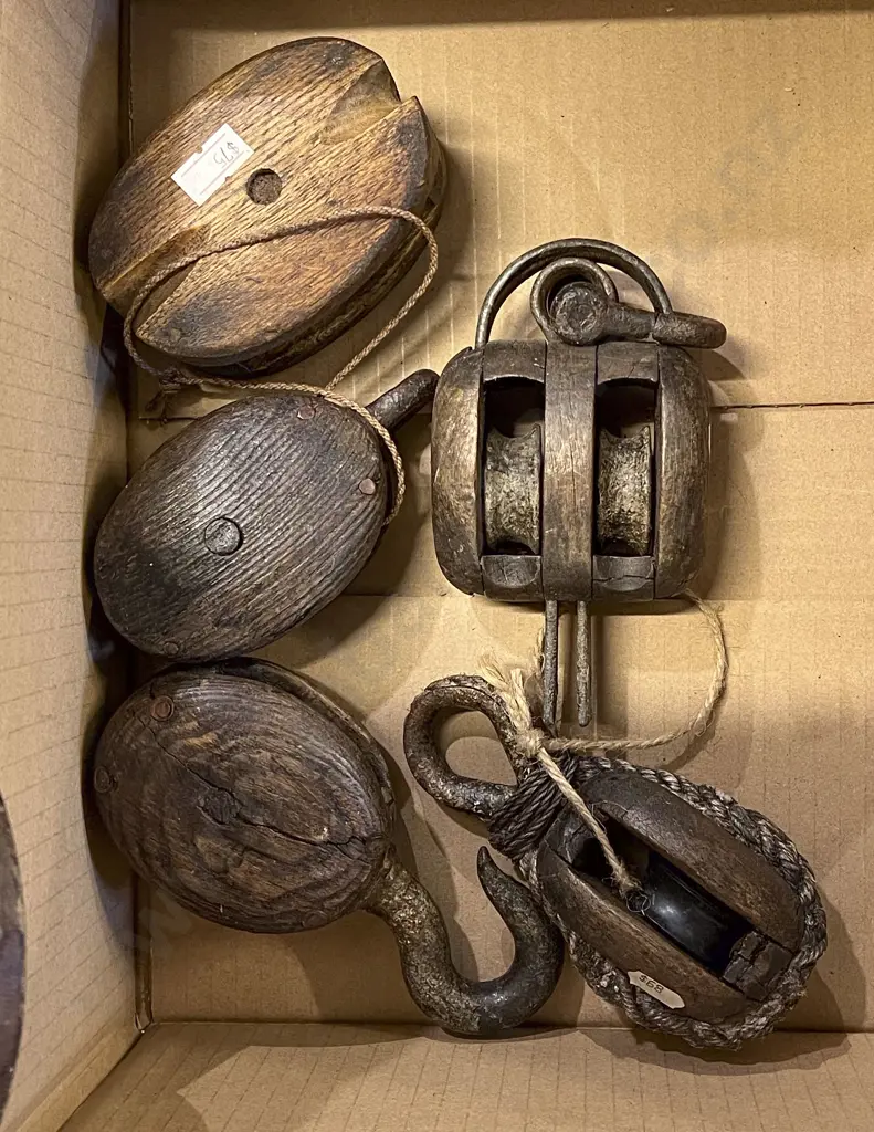 Small Quantity of Assorted Vintage Pulleys Image 1++