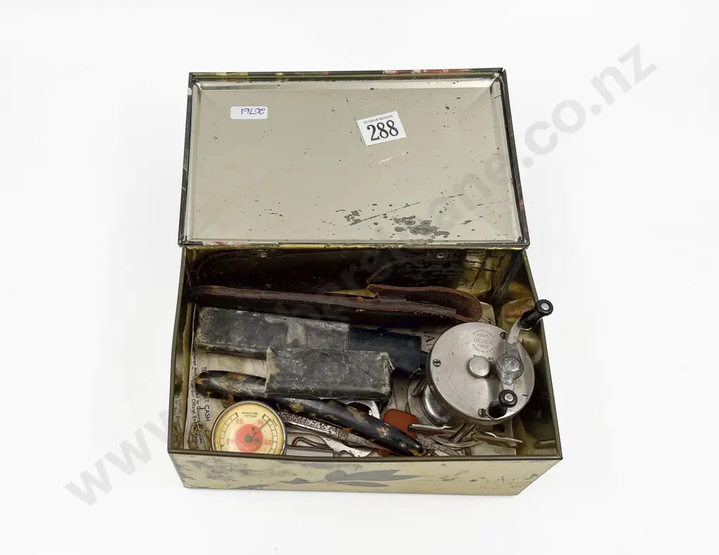 Small Quantity of Assorted VIntage Including Fishing Reel and Razors etc Image 1++