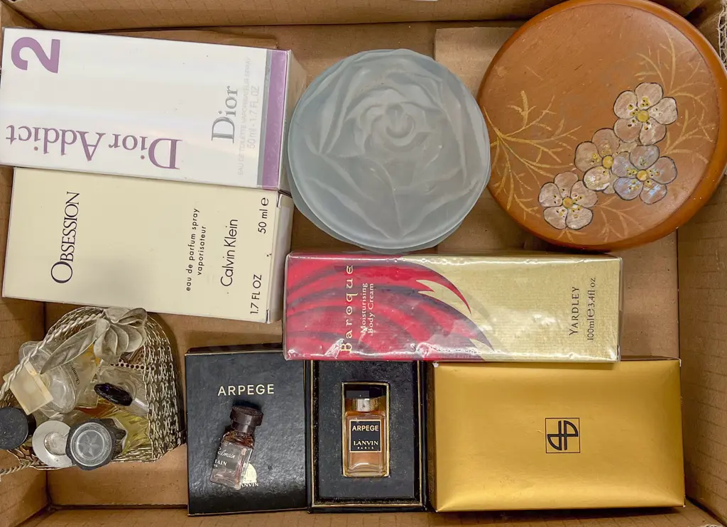 Quantity of Assorted Perfumes Image 1++
