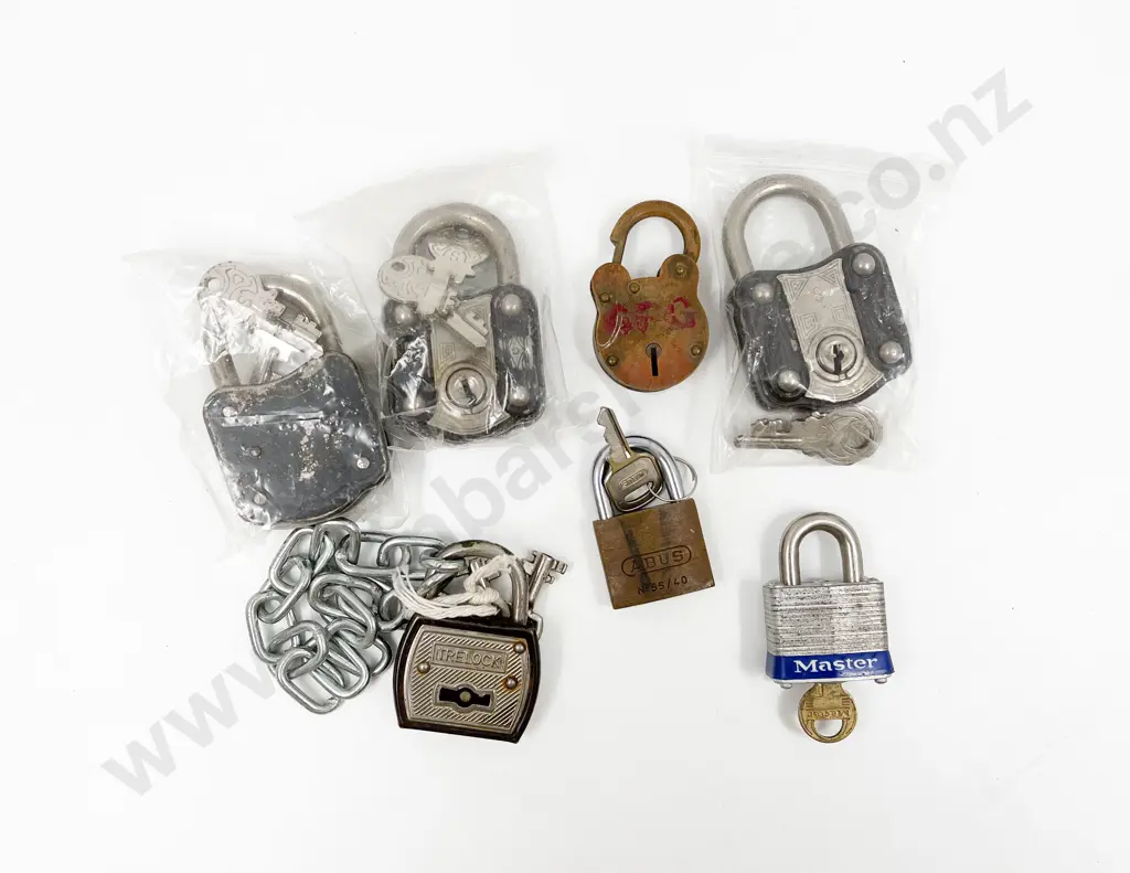 Small Quantity of Assorted Locks etc Image 1++
