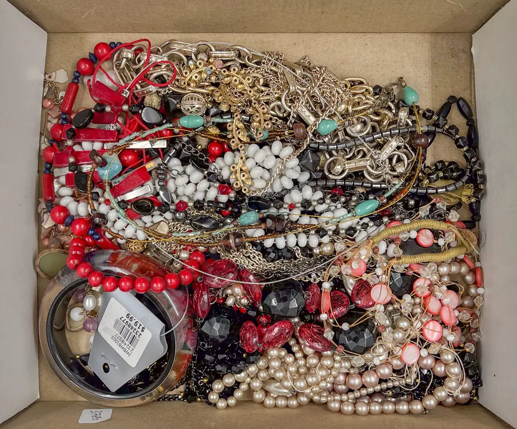 Box of Assorted Costume Jewellery Image 1++
