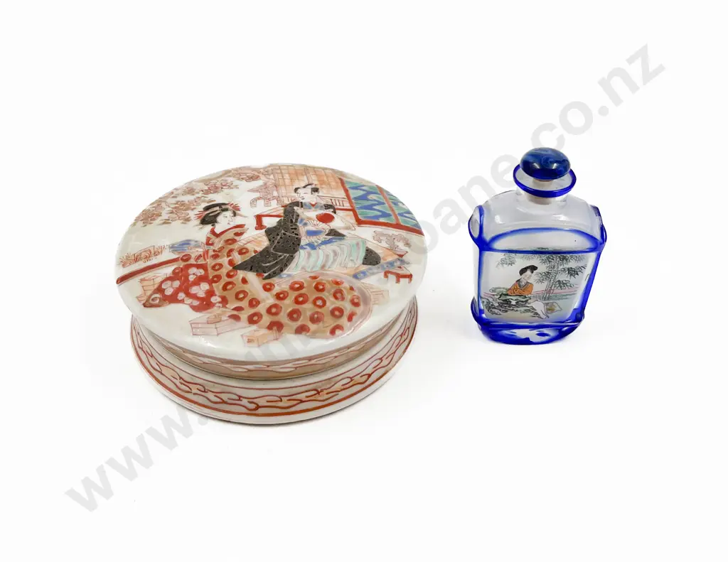 Small Snuff Bottle Together with Satsuma Trinket Box Image 1++