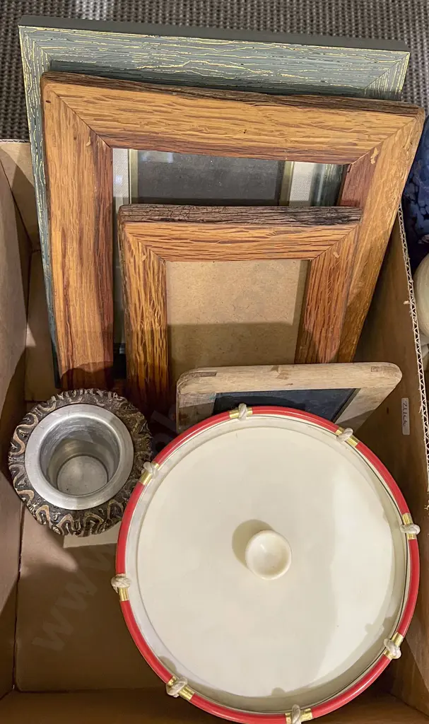 Qty of Assorted Including Small Empty Frames Image 1++