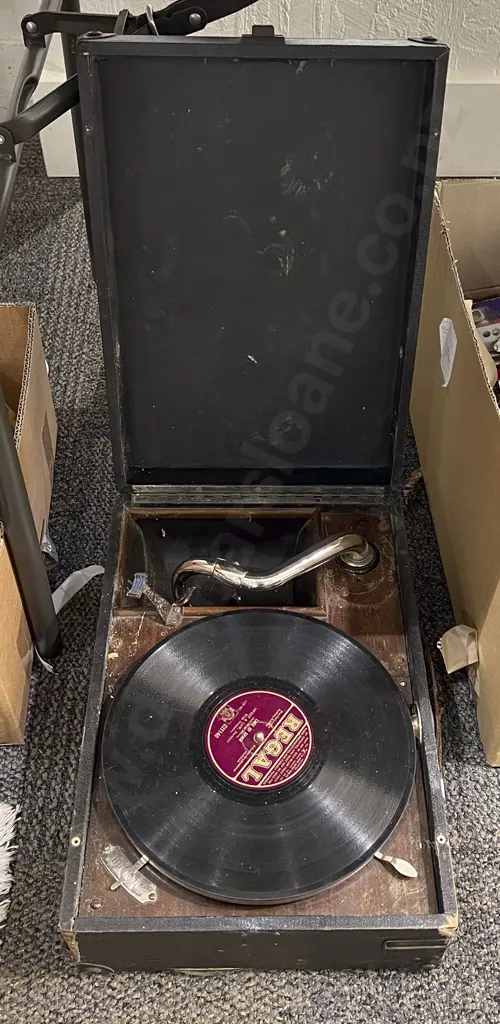 Small Vintage Record Player with Assorted Classical Records Image 1++