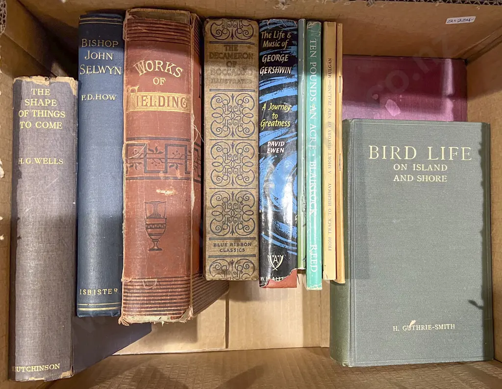 Quantity of Assorted Vintage Books Image 1++