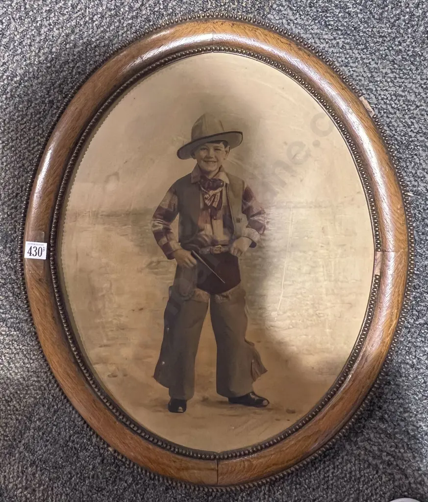 Vintage Oval Framed Photographic Print Image 1++