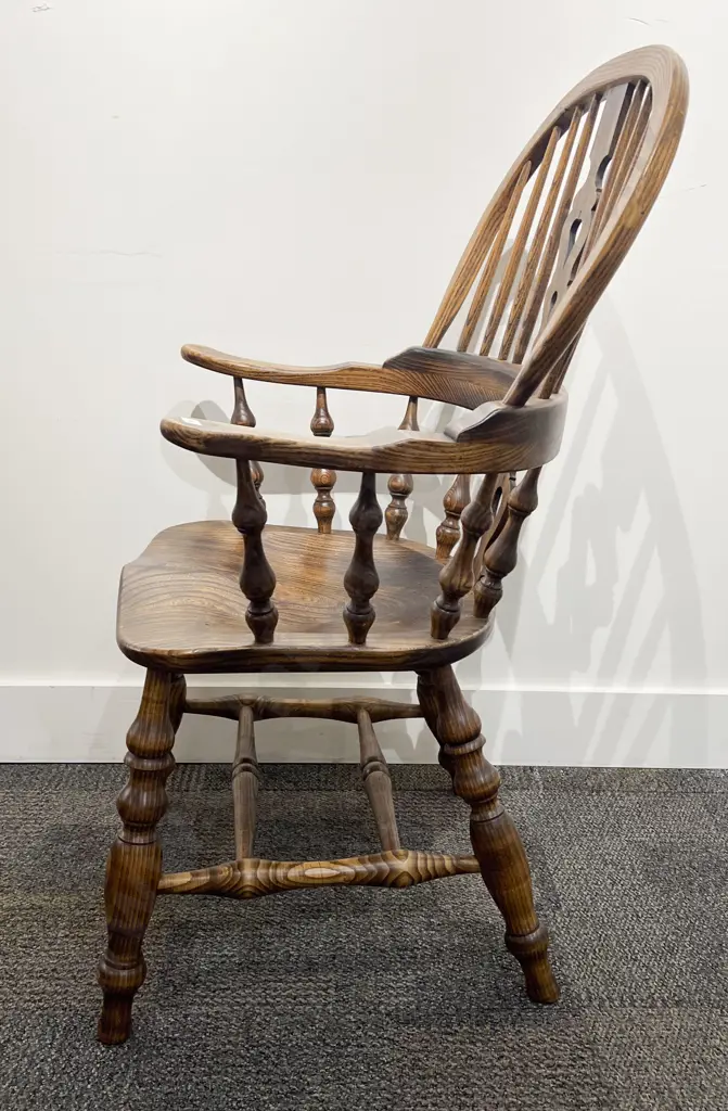 Reproduction Windsor Chair Image 1++