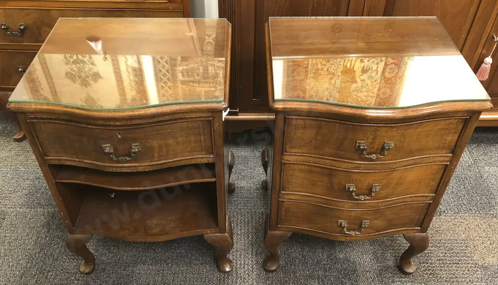 Two Mahogany Bedside Tables Image 1++