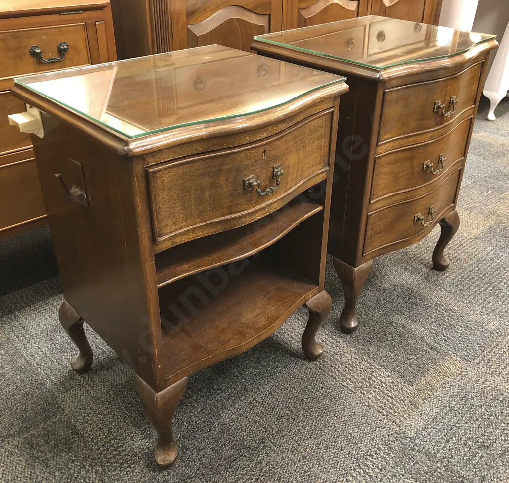 Two Mahogany Bedside Tables Image 1++