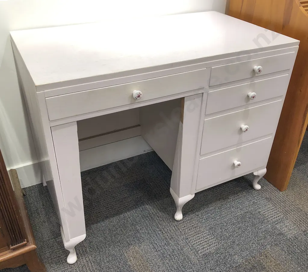 White Painted Desk Image 1++