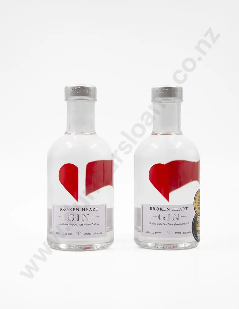 2 Bottles NZ Broken Heart Gin Image 1++