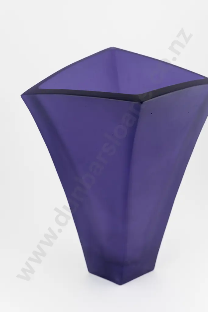 Ann Robinson Curved Vase Image 1++