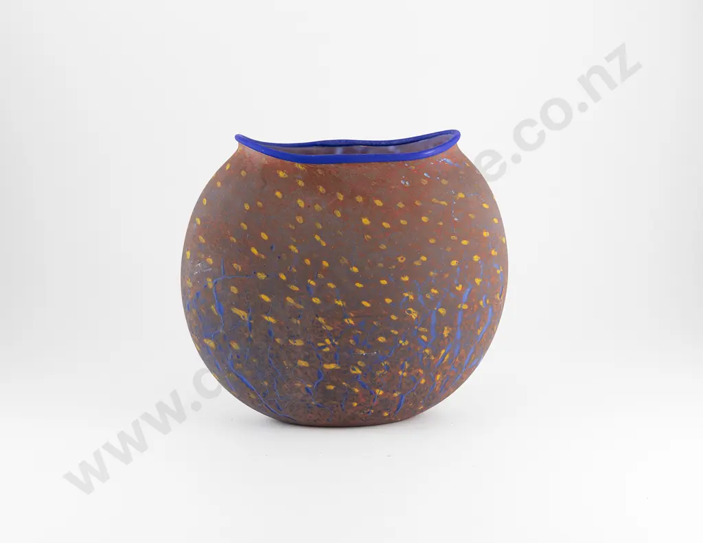 Garry Nash Compressed Ovoid Glass Vase Image 1++