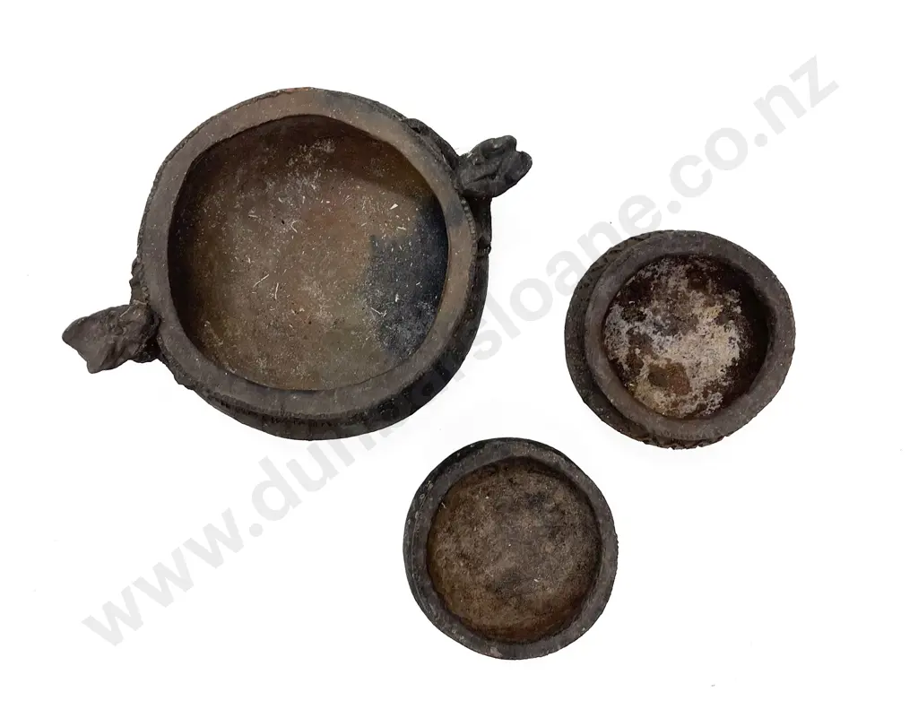 Papua New Guinea Raku Fired Cooking Pot With Two Smaller Bowls Image 1++