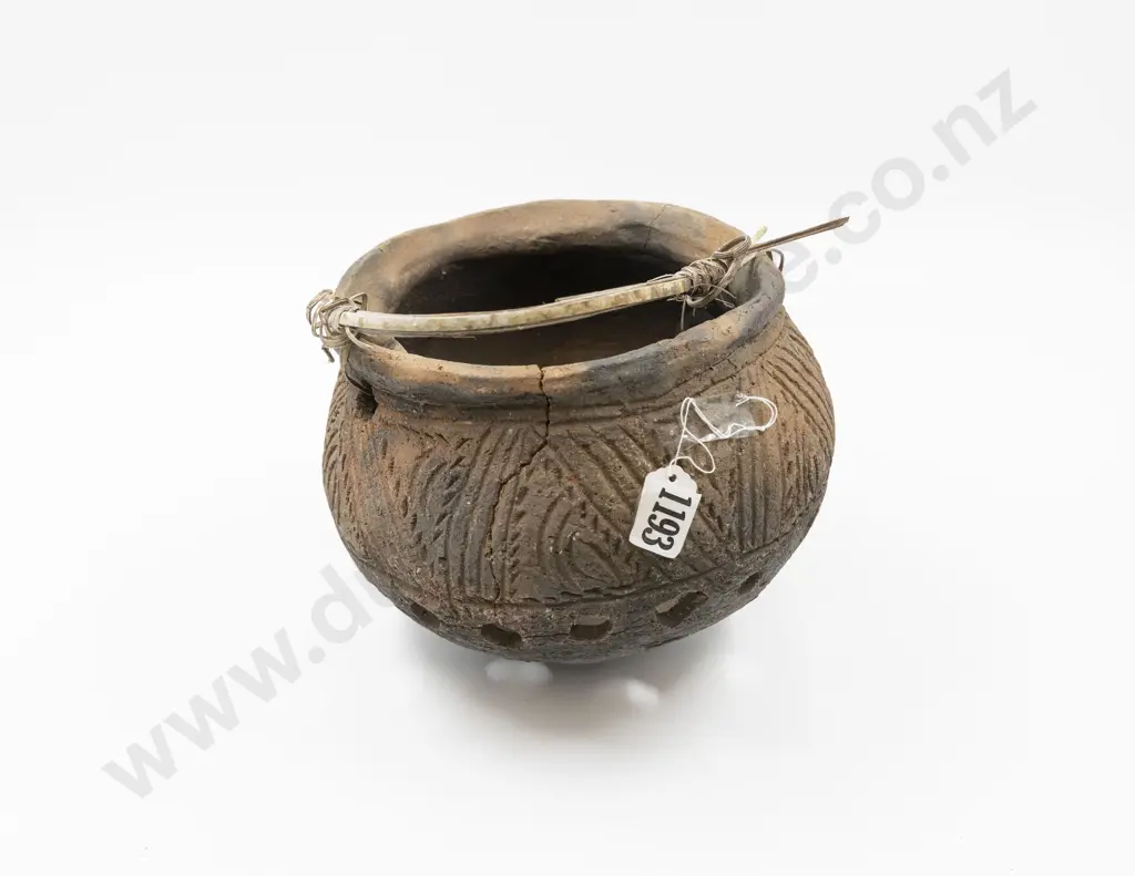 A Papua New Guinea Clay Cooking Pot Image 1++