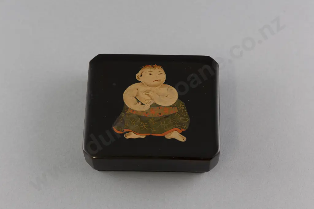 Vintage Japanese Lacquered Box Image 1++