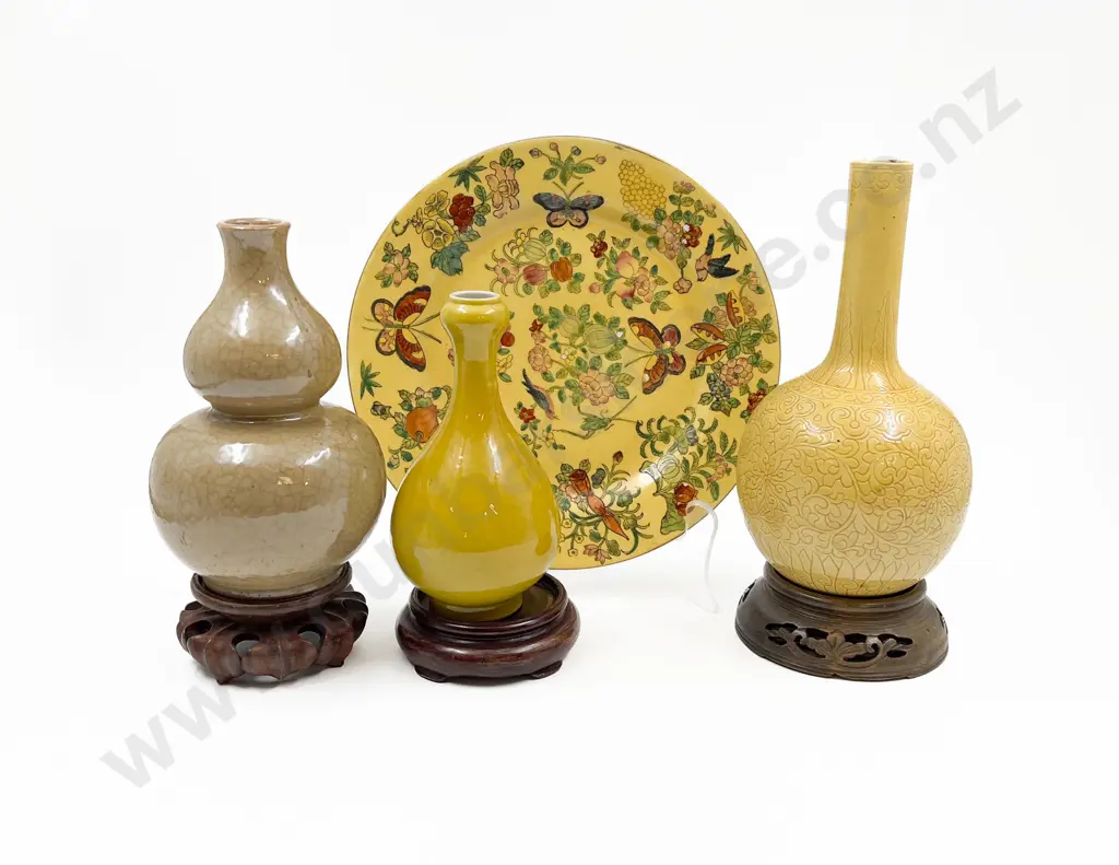 Three Chinese Vases and Plate Image 1++
