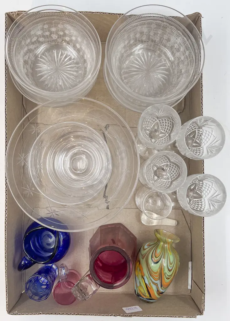 Quantity of Assorted Crystal and Glass Ware Image 1++