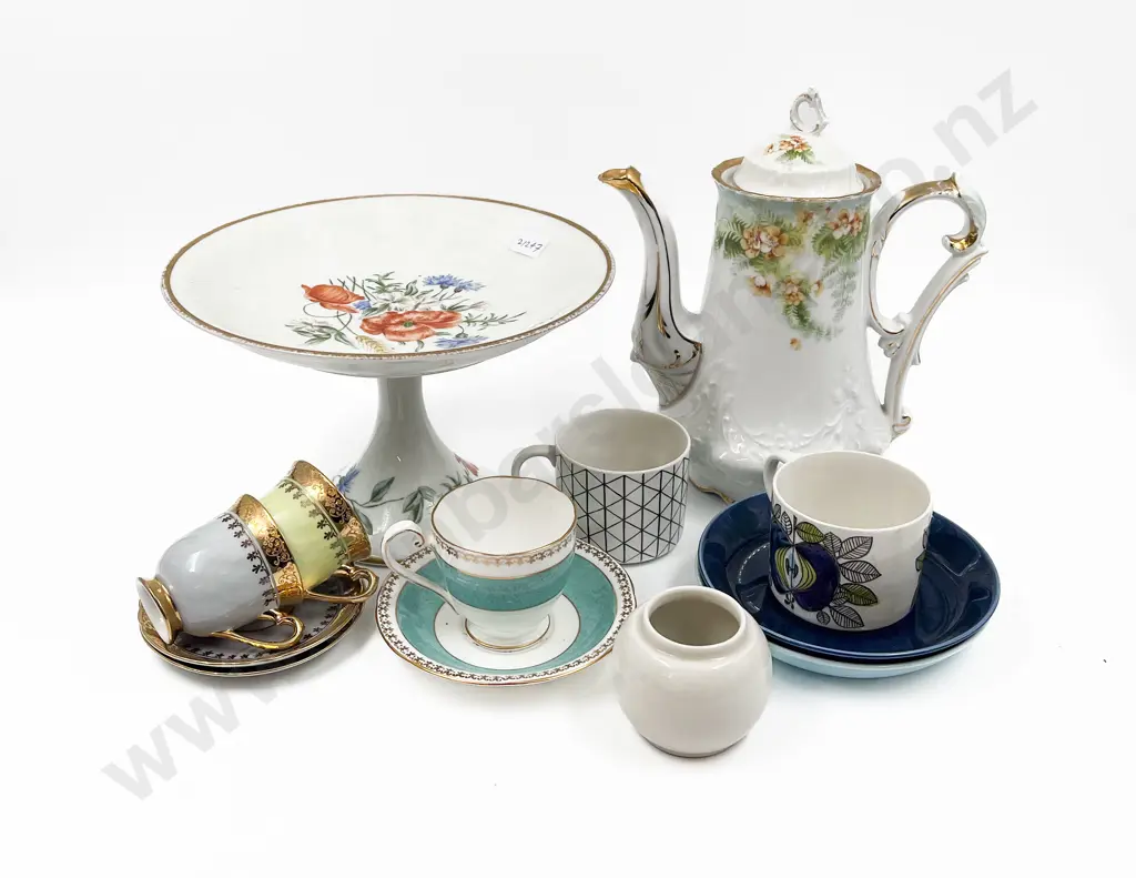 Small Quantity of Assorted Fancy China Image 1++