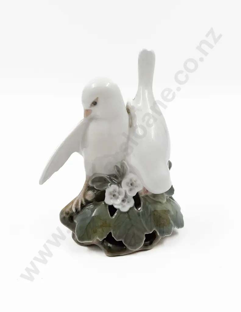 Royal Copenhagen Bird Ornament Image 1++