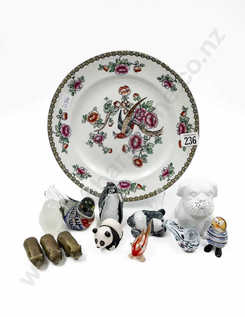 Quantity of Assorted Animal Ornaments Image 1++