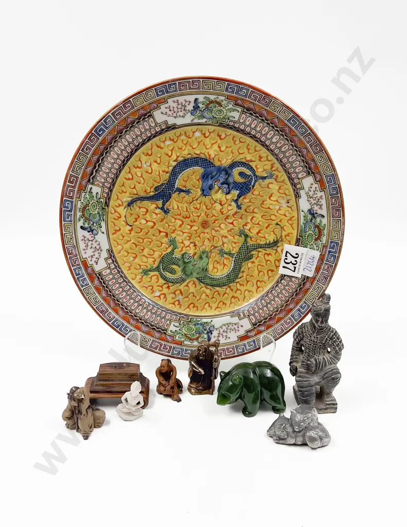 Small Quantity of Assorted Asian Ornaments etc Image 1++