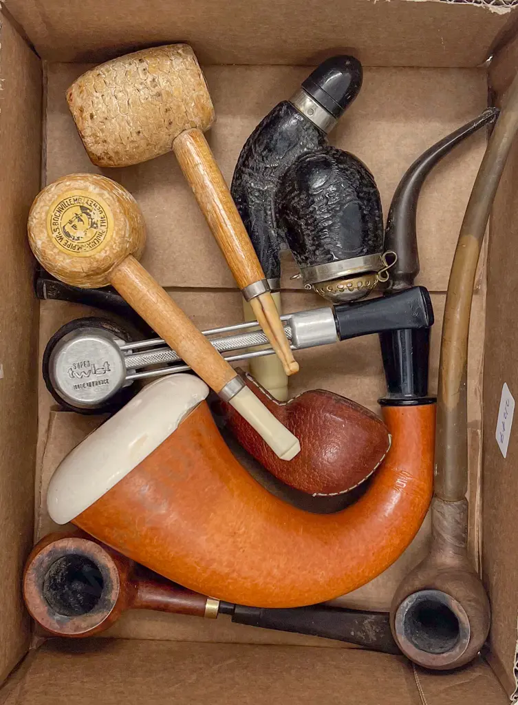 Small Quantity of Assorted Vintage Pipes Image 1++