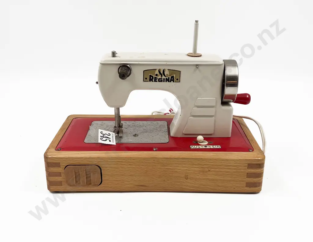 Vintage Regina Child's Toy Sewing Machine Image 1++