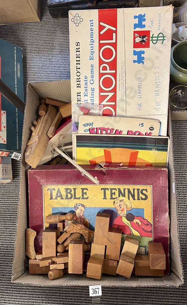 Box of Assorted Vintage Games etc Image 1++
