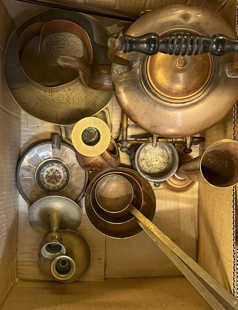 Box Lot of Assorted Metalware Image 1++