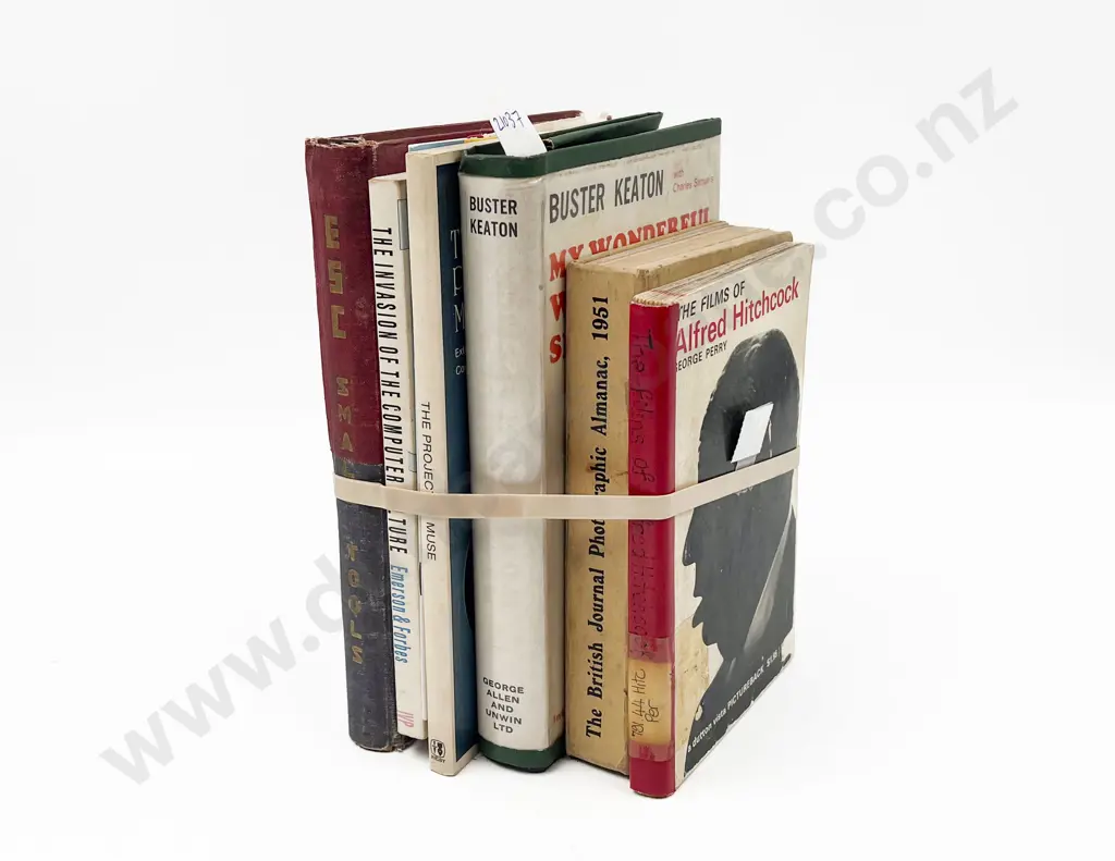 Small Quantity of Assorted Vintage Books Image 1++