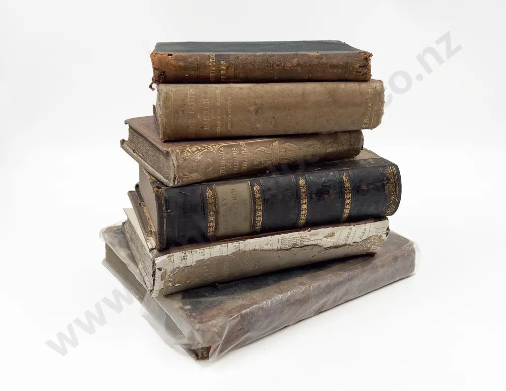 Quantity of Assorted Vintage Books Image 1++