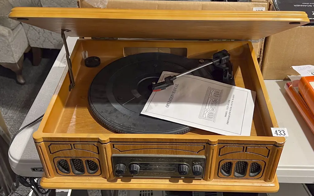 Modern Phonograph/Radio Image 1++