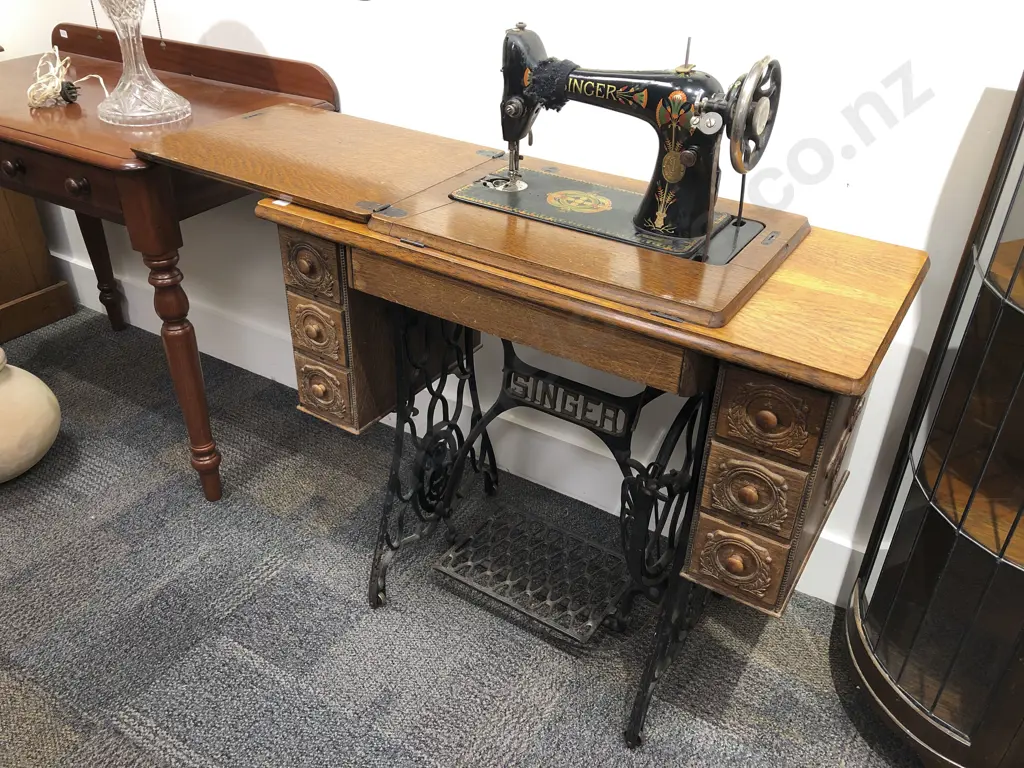 Vintage Singer Sewing Machine with Treadle Base Image 1++