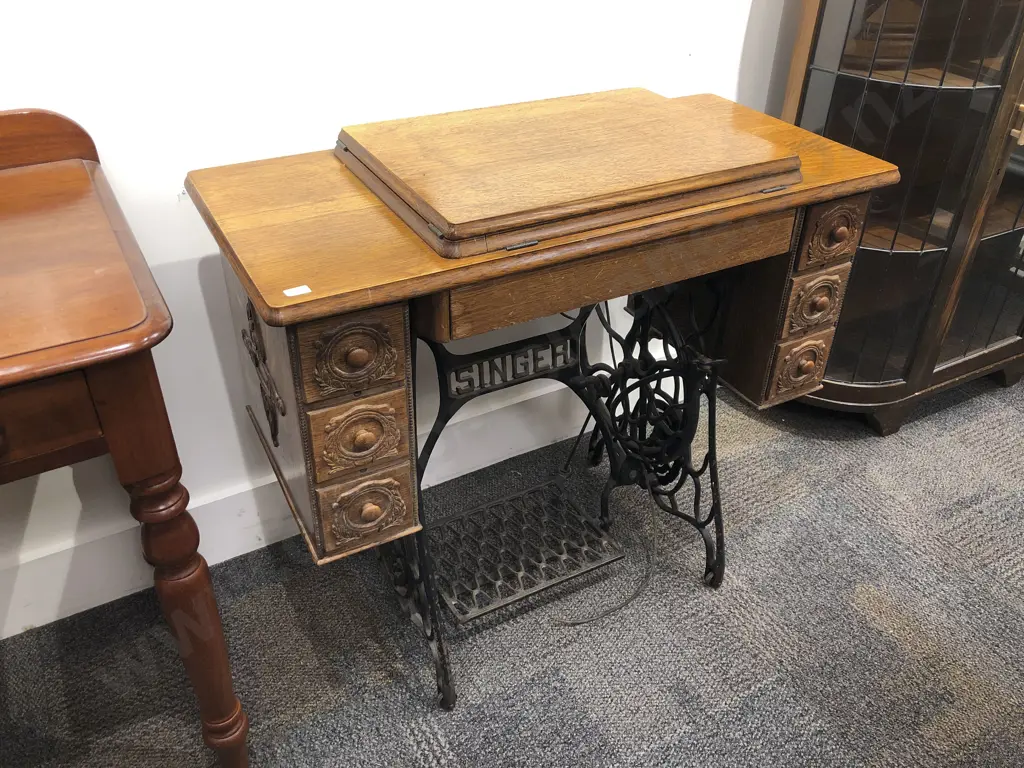 Vintage Singer Sewing Machine with Treadle Base Image 1++