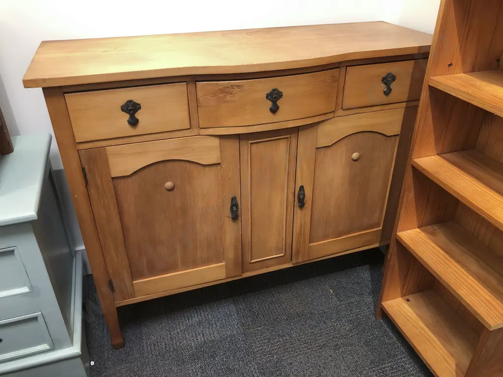 Sideboard Image 1++